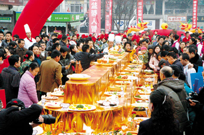 2014���ѩ�Ļ����ߡ�ӭ���ڡ���������ʳ�ڿ�Ļʽ